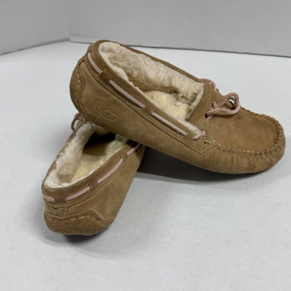 UGG Women's Dakota Wool Lined Suede Slipper - Size 8. - Picture 14 of 15